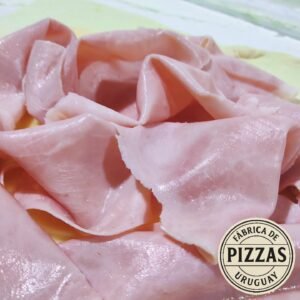 Pizza rellena – fábrica de pizzas – elaborada en horno a leña (Uruguay)