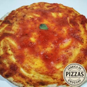 Pizza rellena – fábrica de pizzas – elaborada en horno a leña (Uruguay)